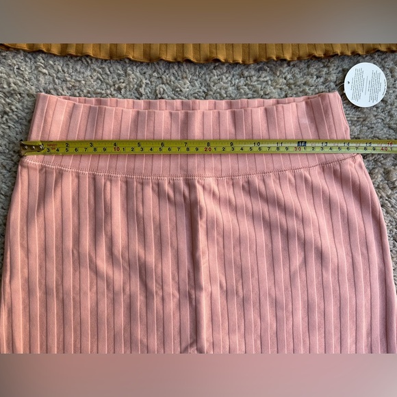 Two Brand New NWT Offline by Aerie Groove Ribbed Skirts Medium Tan Peach Pink - Picture 2 of 6